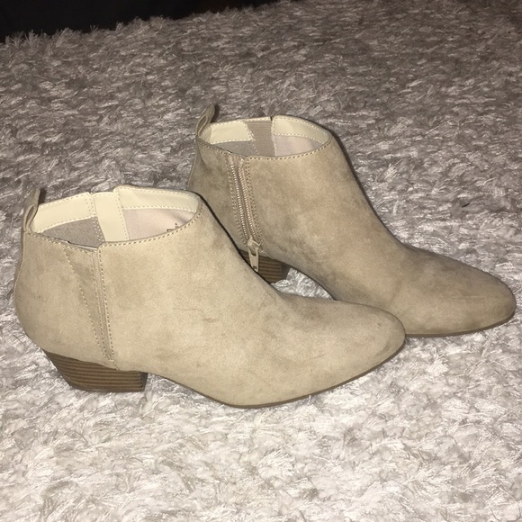 Tan booties - Picture 2 of 2